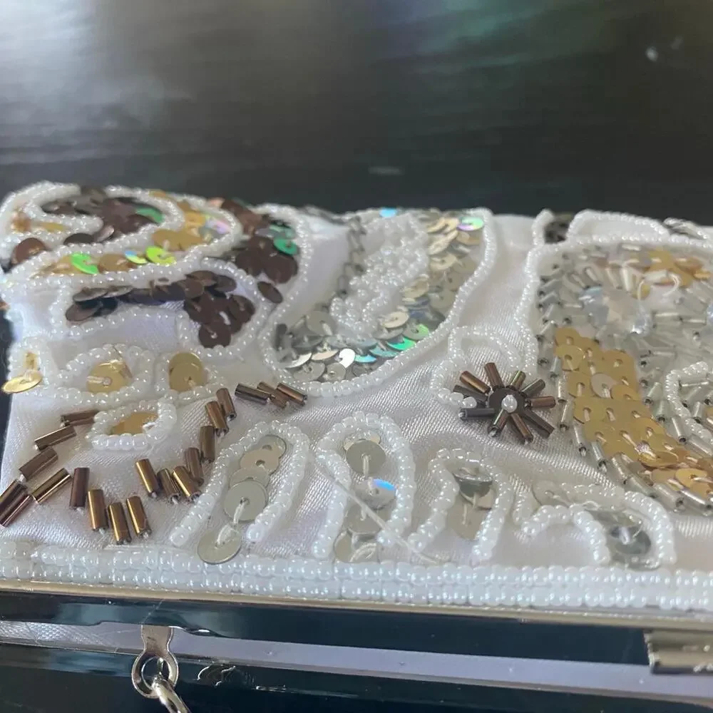 Vintage 90s apt 9 white clutch